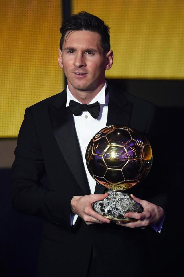 贝尔戈米：看看那不勒斯有多少人缺阵，如今他们比上赛季更强（贝尔戈米：尽管缺兵少将，如今的那不勒斯比上赛季更强）