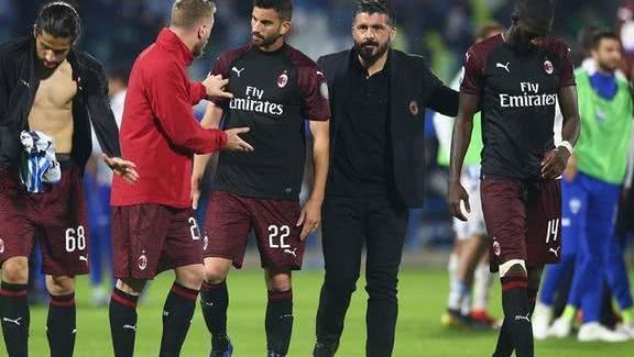 马刺客场115-102击败开拓者，福克斯37分带队取胜，展现全面实力。（马刺115-102客场力克开拓者，福克斯37分领衔，球队展现全方位实力）