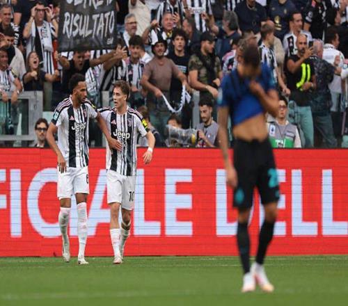 满是惊喜！拉菲尼亚生日当天，妻子给他送了一辆房车（生日惊喜连连：拉菲尼亚获妻子赠送房车）