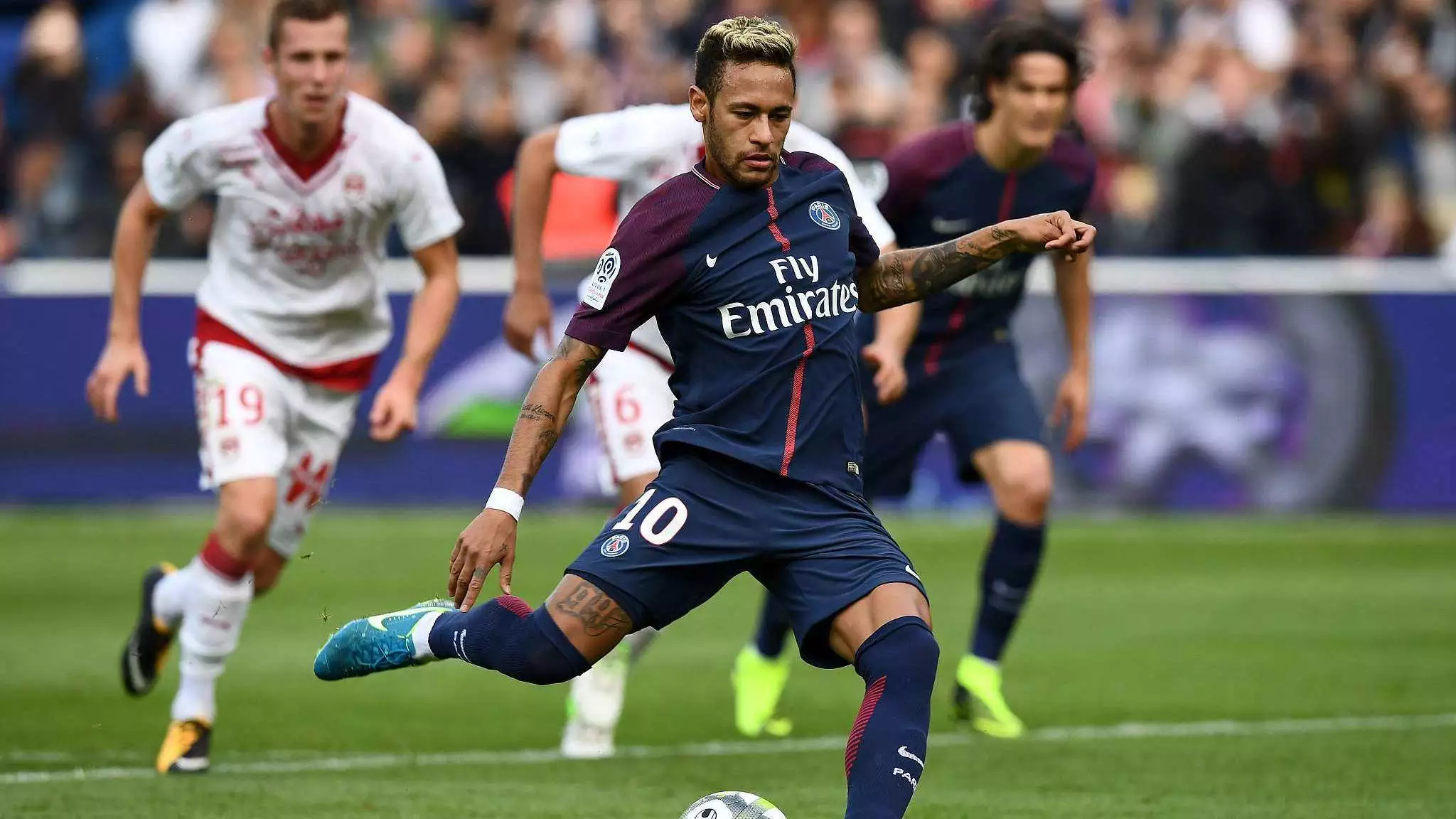 德甲战报：奥利塞2射3传，卡尔传射，拜仁6-2逆转弗赖堡（德甲：拜仁6-2逆转弗赖堡，奥利塞2球3助，卡尔传射）