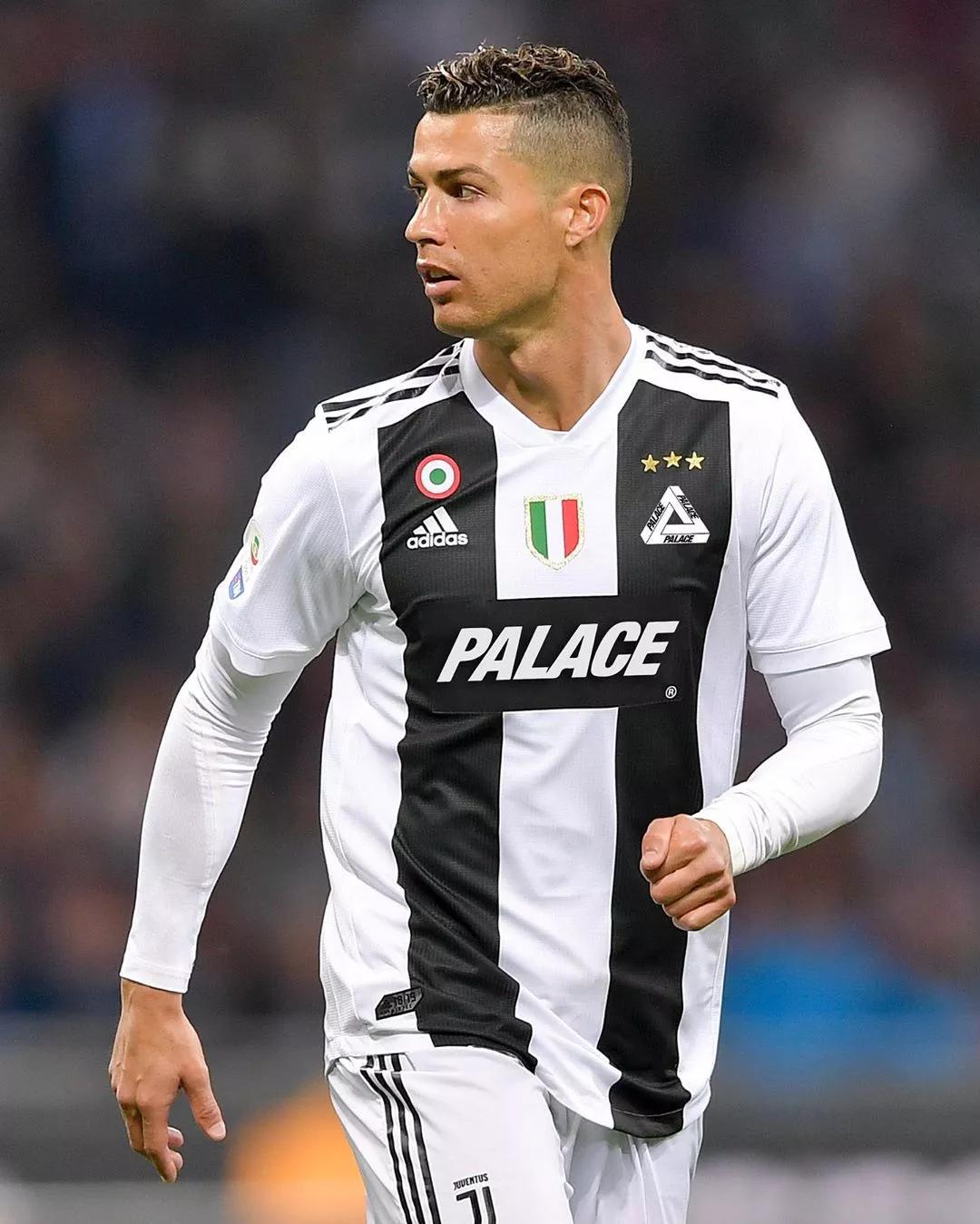 足球国足后防双塔表现稳固（国足后防双塔稳如磐石）