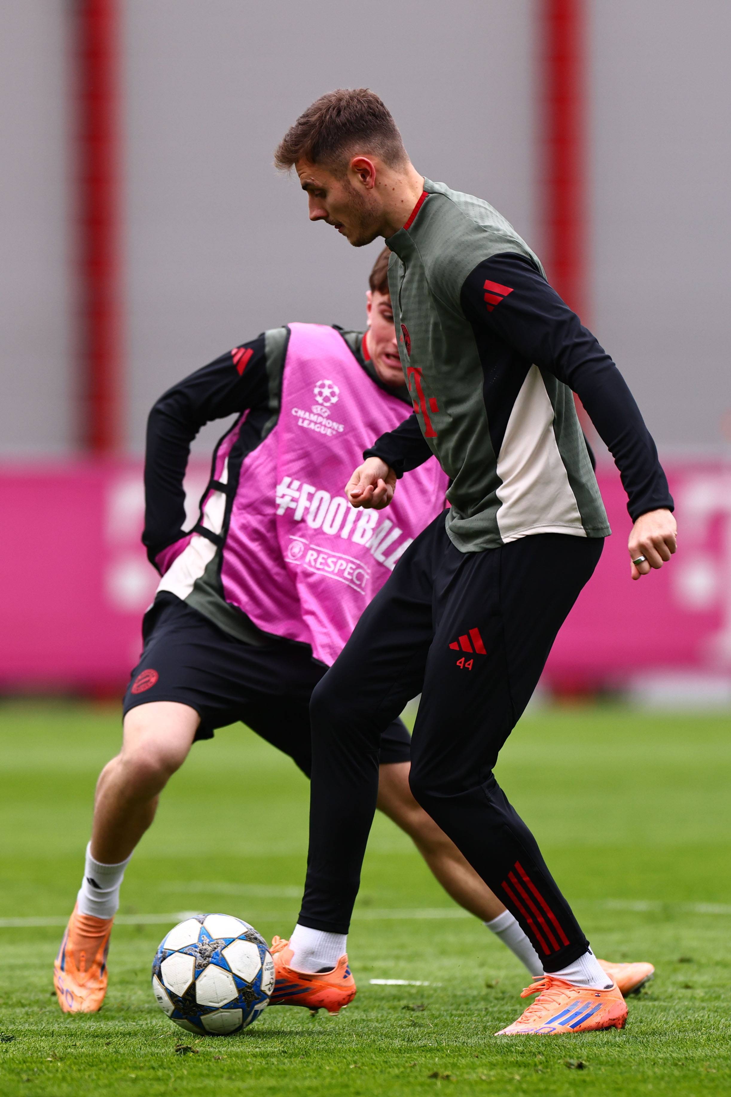 国王杯半场：里克尔梅梅开二度，贝蒂斯2-0托伦CF（国王杯半场战报：里克尔梅双响，贝蒂斯2-0领先托伦CF）