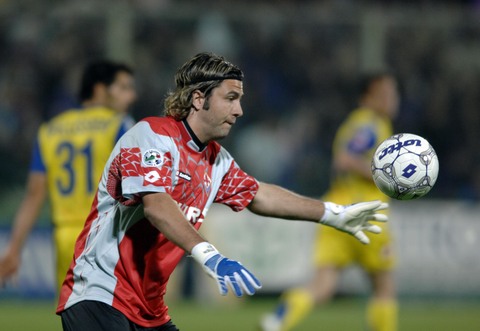 巴萨主场迎战奥萨苏纳：领跑优势或将扩大，特尔施特根复出引关注（巴萨主场对阵奥萨苏纳：榜首优势有望拉大，特尔施特根复出成焦点）