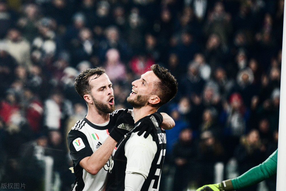 太拼了,奥萨苏纳后卫历经17.5个小时行程抵达巴塞罗那.